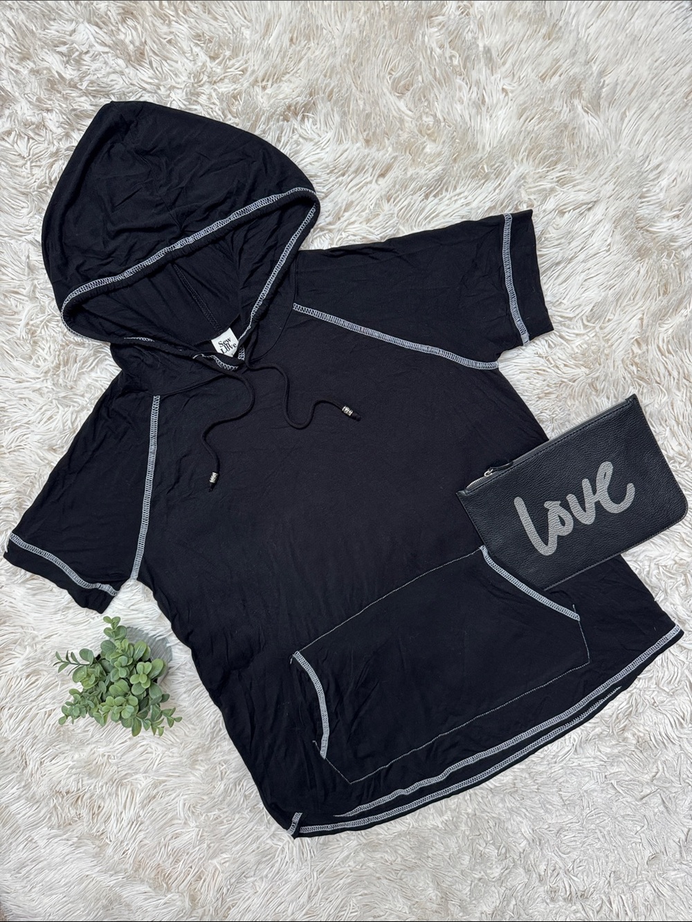 Sew In Love Hooded SS Top with Contrast Stitching 💗 Black & White